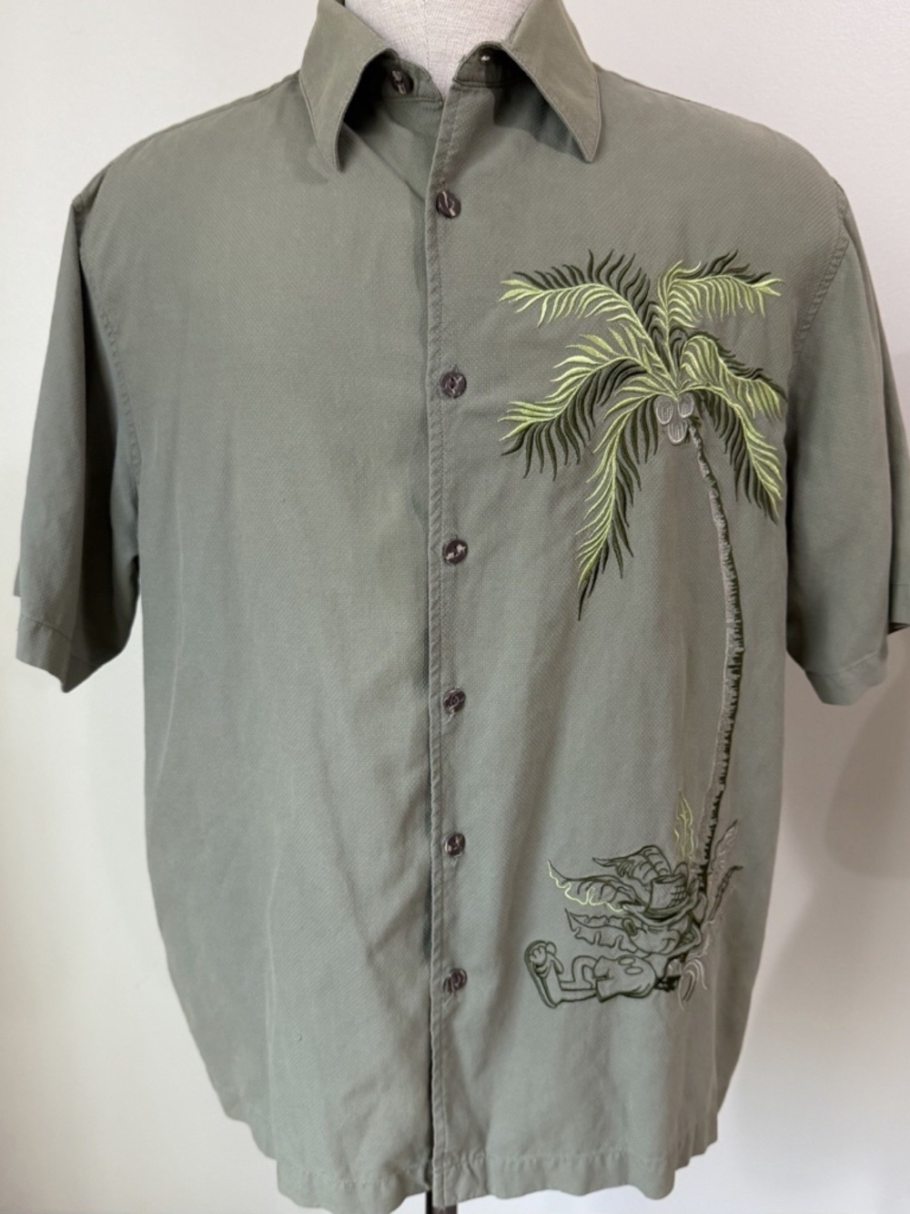 Disneyland Resort Men's Silk Blend Hawaiian Embroidered Mickey Mouse Sz L